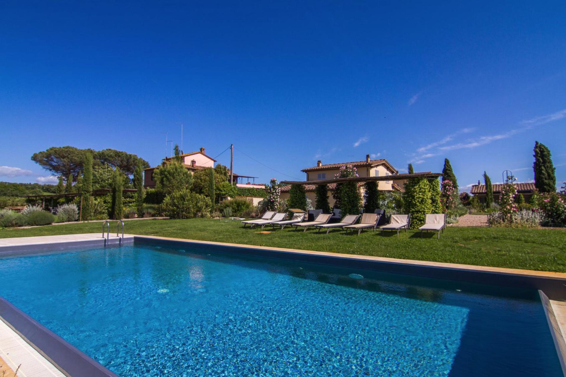 Ferienhaus und FeWo auf luxuriösem Agriturismo bei Siena mit Pool