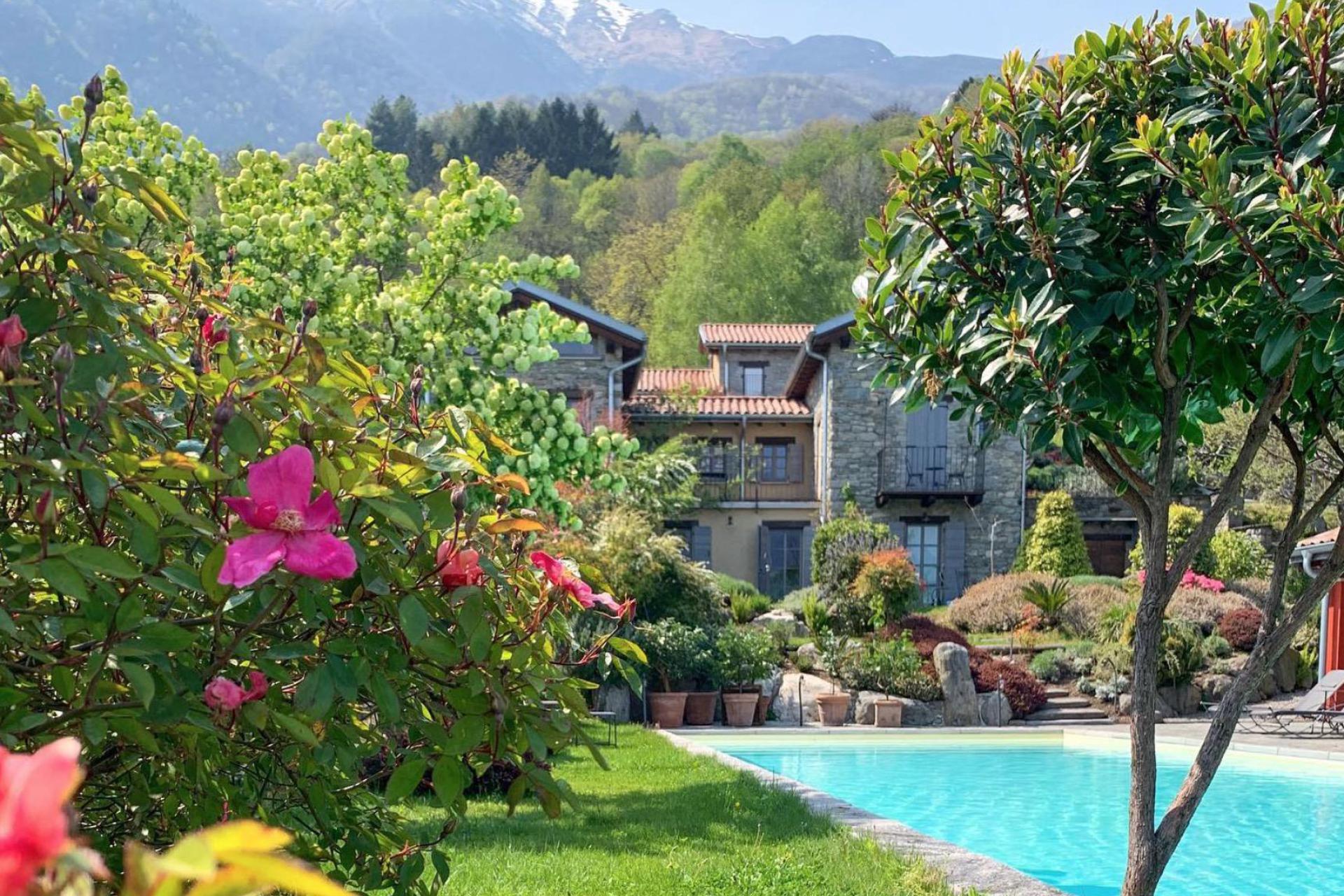 Luxuriöser Agriturismo mit Ferienzimmern, einer FeWo und Pool am Comer See!