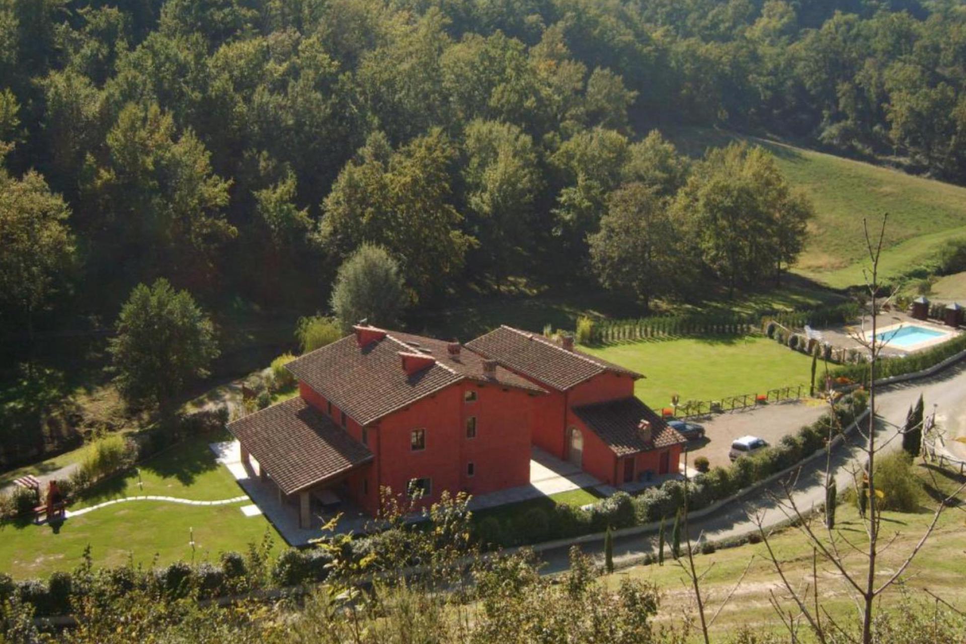 Agriturismo mit großem und kleinem Ferienhaus auf herrlichem Landgut Nähe Florenz