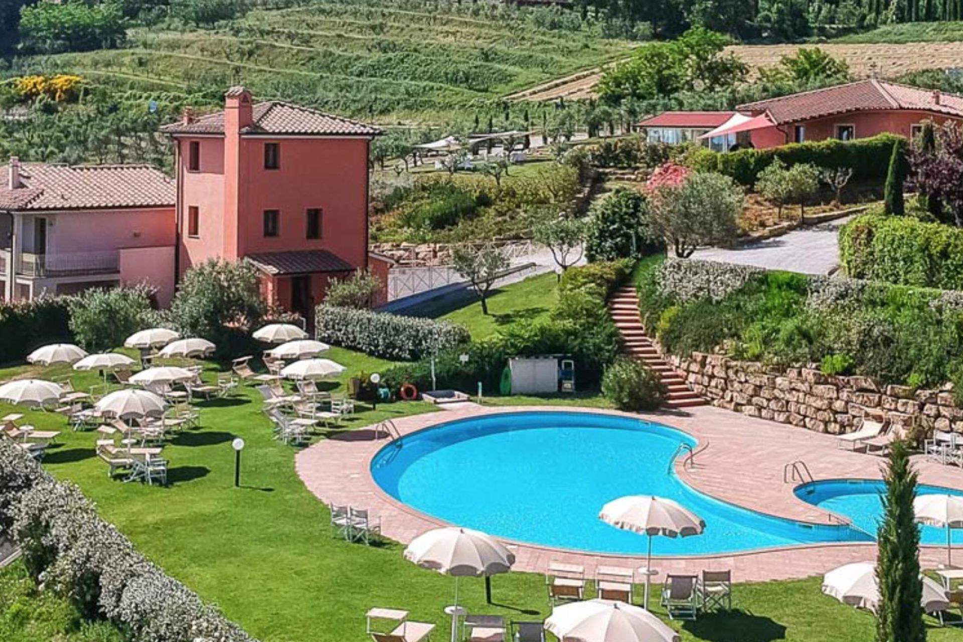 Großer Agriturismo mit FeWo in der Toskana mit atemberaubendem Blick