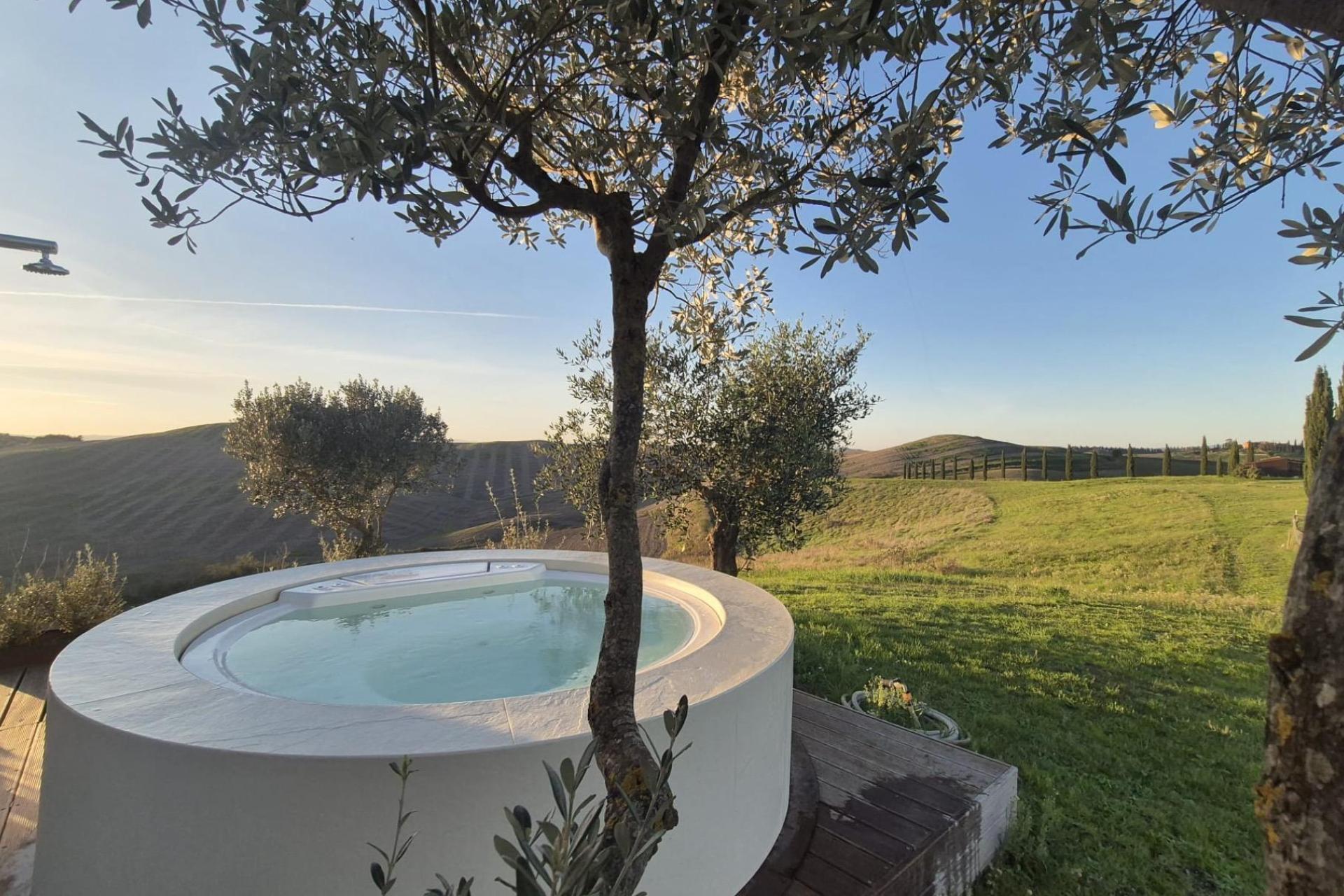 Kleiner Agriturismo mit Blick auf die Hügel der Toskana und Siena