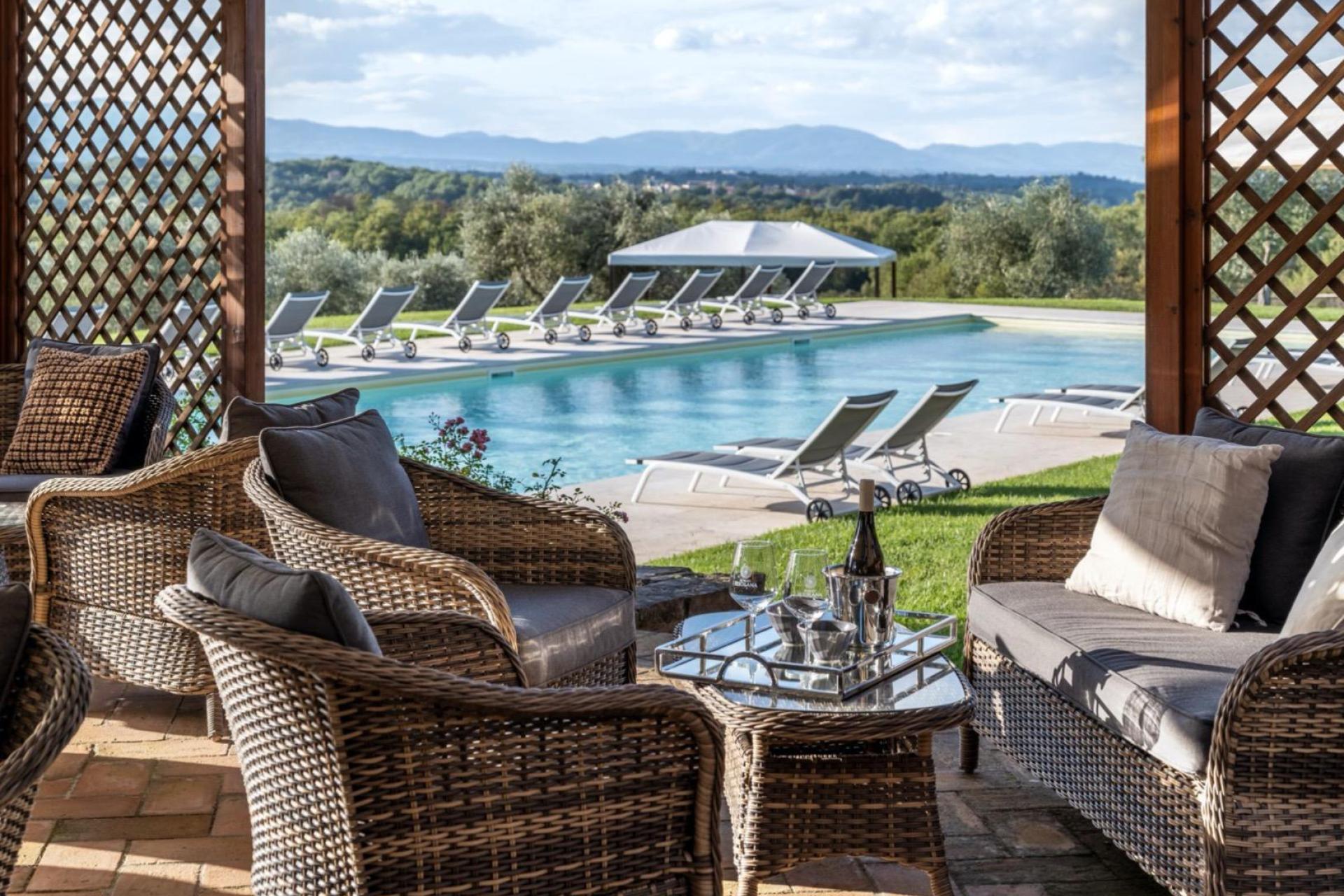 Agriturismo mit Ferienwohnungen und -haus in der Toskana mit Restaurant und Panorama-Weinbar
