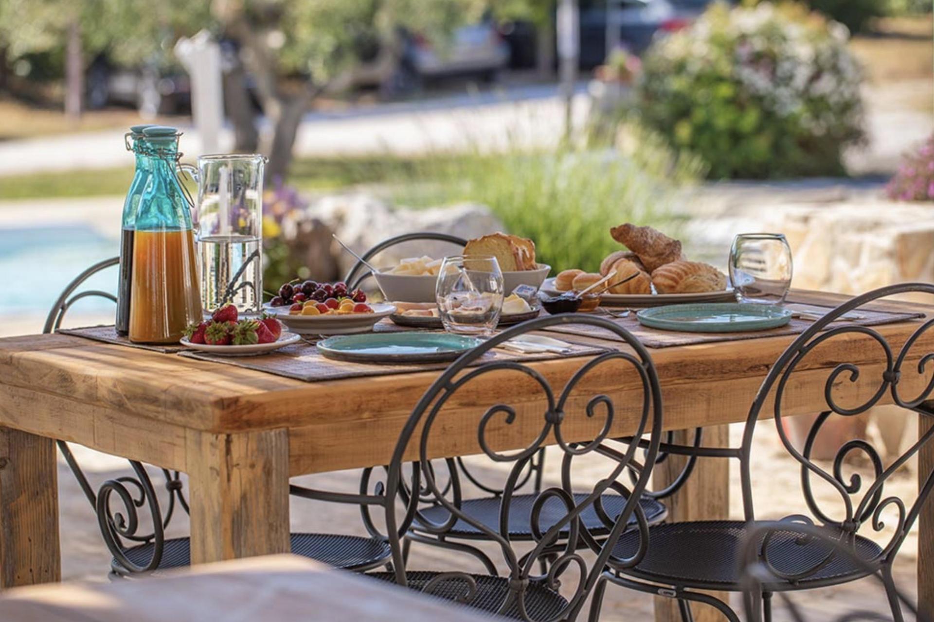 Authentisches Trulli-Resort mit Pool in Apulien