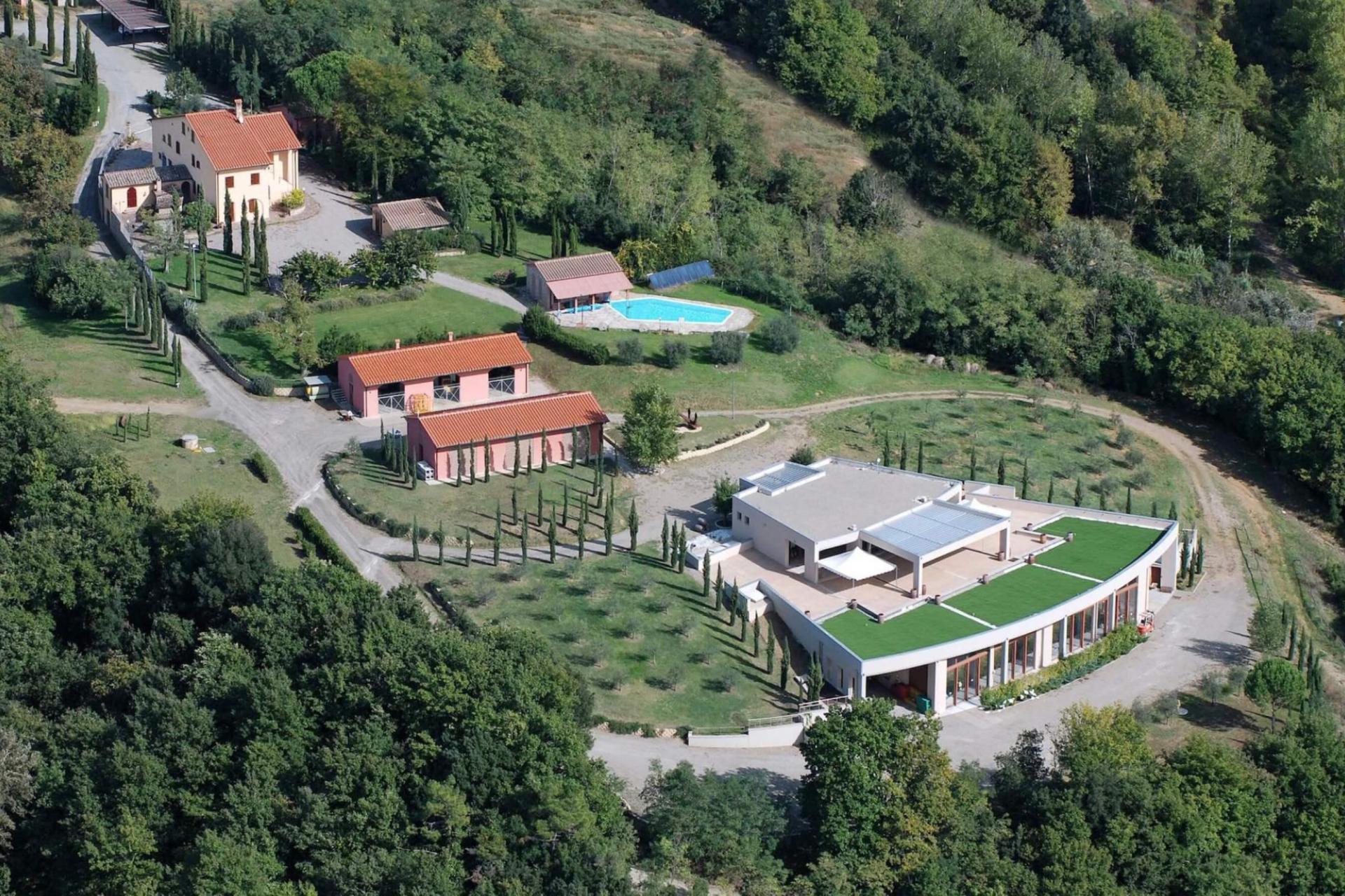 Ferienhäuser und-wohnungen auf Weingut im Herzten der Toskana mit Pool und Tennisplatz