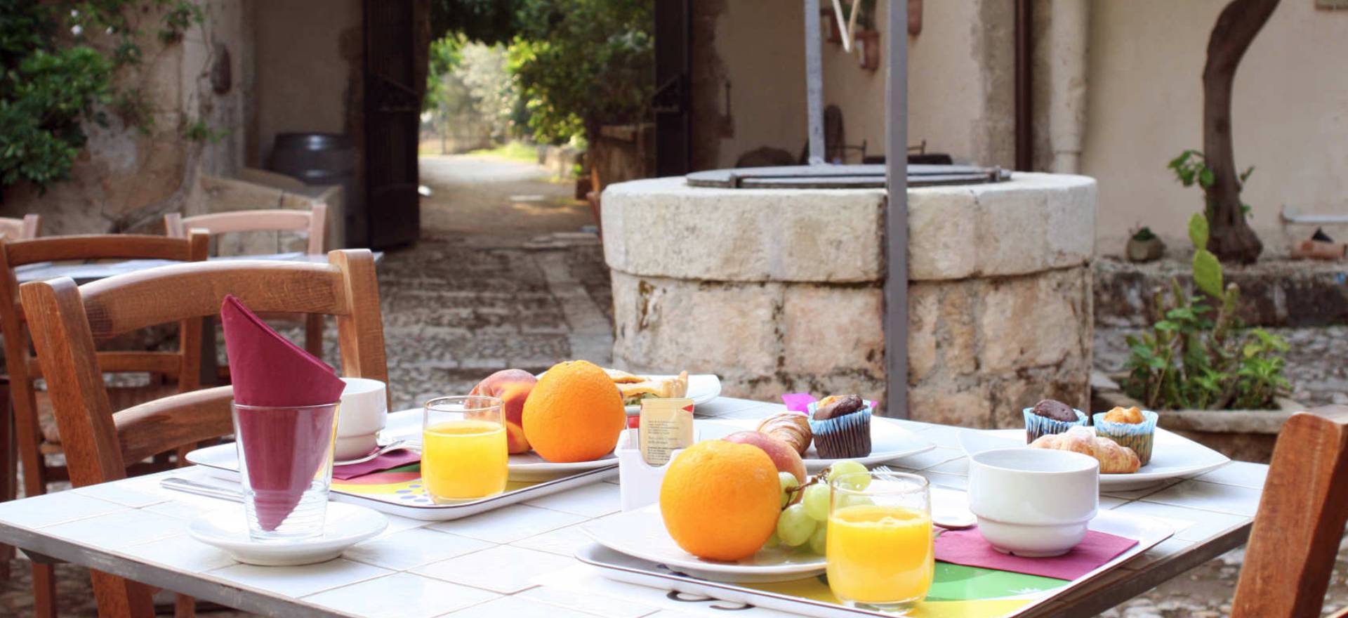 Agriturismo Sizilien Authentischer Agriturismo am Meer mit romantischem Innenhof